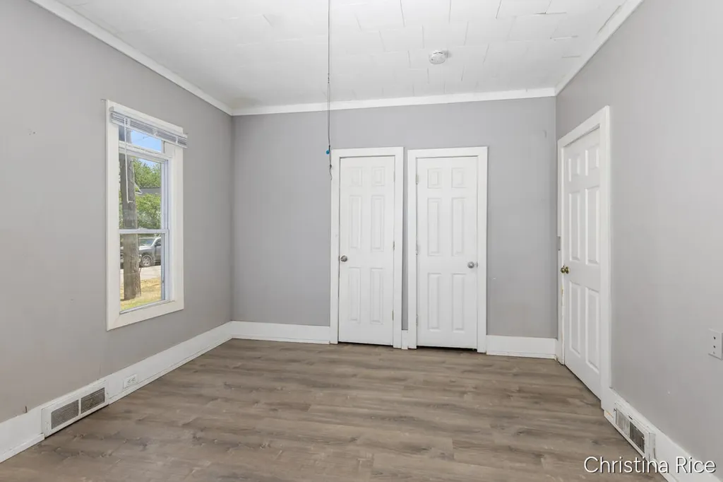 927 Davis Avenue NW Grand Rapids City MI 49504