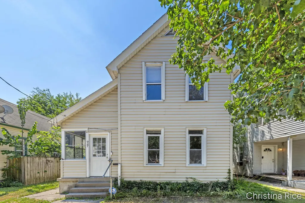 927 Davis Avenue NW Grand Rapids City MI 49504