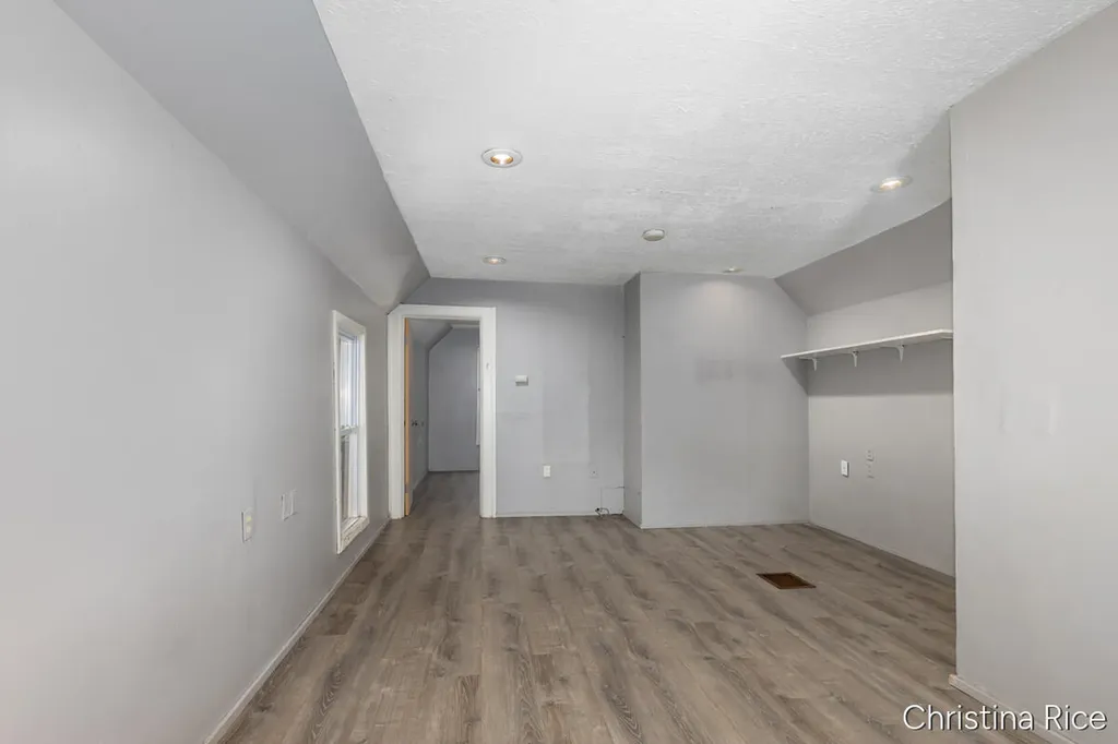 927 Davis Avenue NW Grand Rapids City MI 49504
