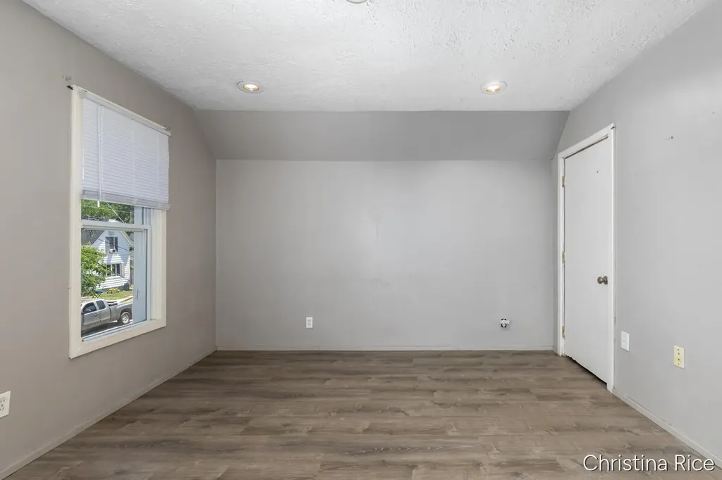 927 Davis Avenue NW Grand Rapids City MI 49504