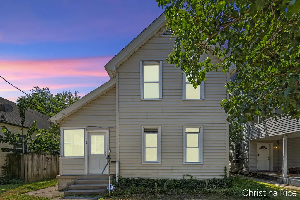 927 Davis Avenue NW Grand Rapids City MI 49504