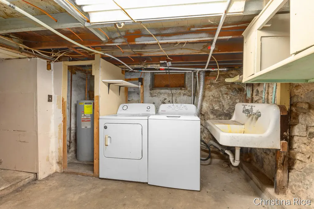 927 Davis Avenue NW Grand Rapids City MI 49504