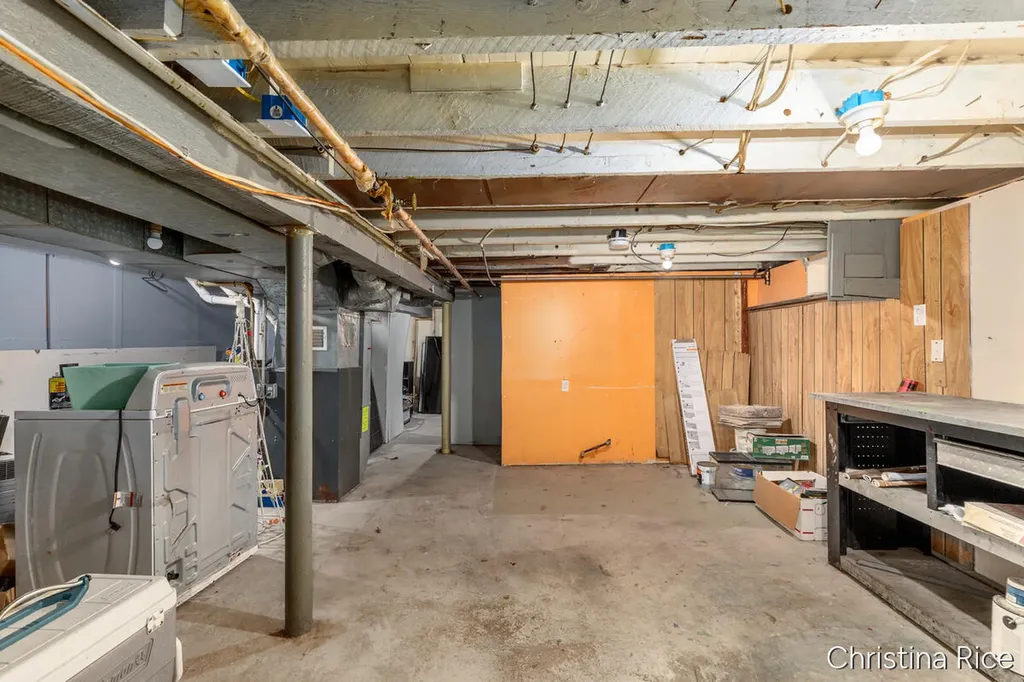927 Davis Avenue NW Grand Rapids City MI 49504