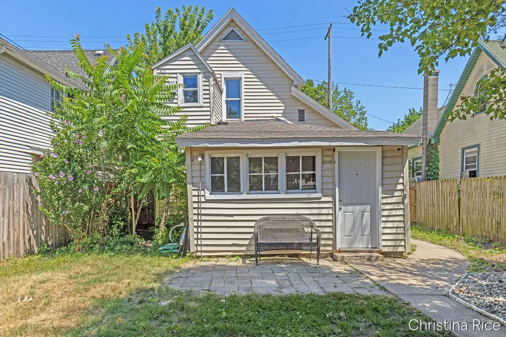 927 Davis Avenue NW Grand Rapids City MI 49504