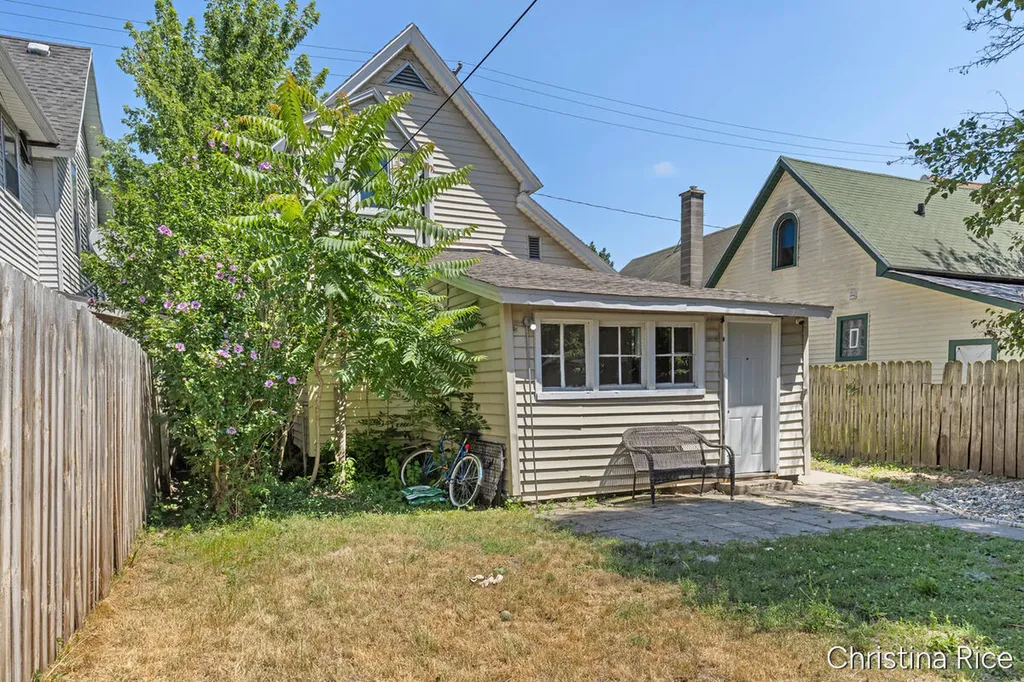 927 Davis Avenue NW Grand Rapids City MI 49504