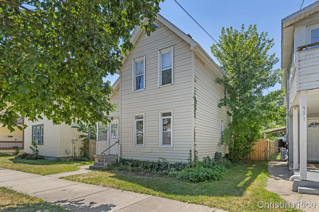 927 Davis Avenue NW Grand Rapids City MI 49504