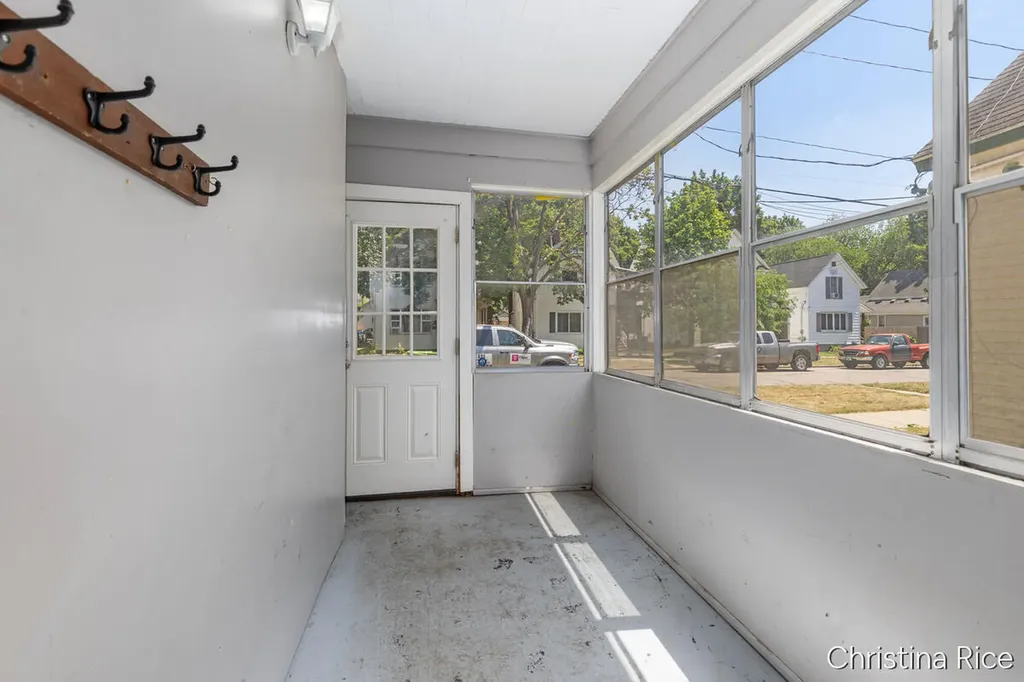 927 Davis Avenue NW Grand Rapids City MI 49504
