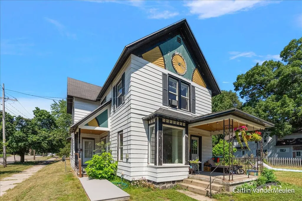 1501 College Avenue NE Grand Rapids City MI 49505