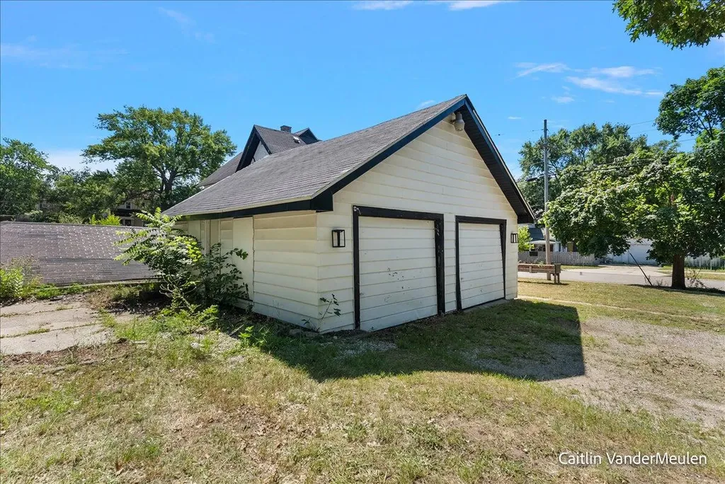 1501 College Avenue NE Grand Rapids City MI 49505