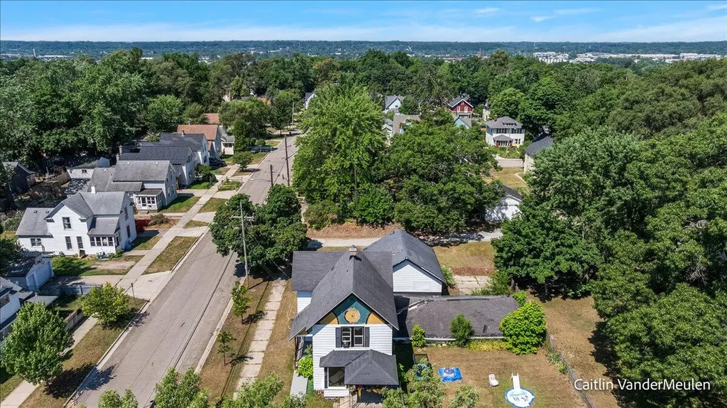 1501 College Avenue NE Grand Rapids City MI 49505