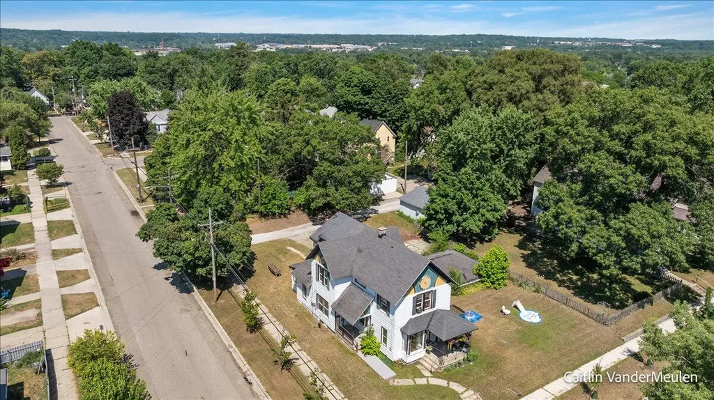 1501 College Avenue NE Grand Rapids City MI 49505