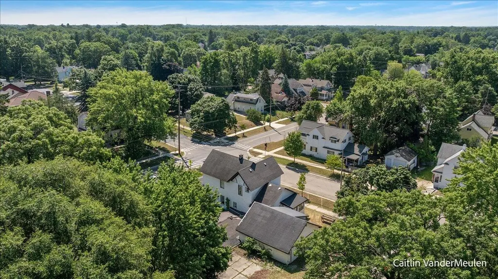 1501 College Avenue NE Grand Rapids City MI 49505