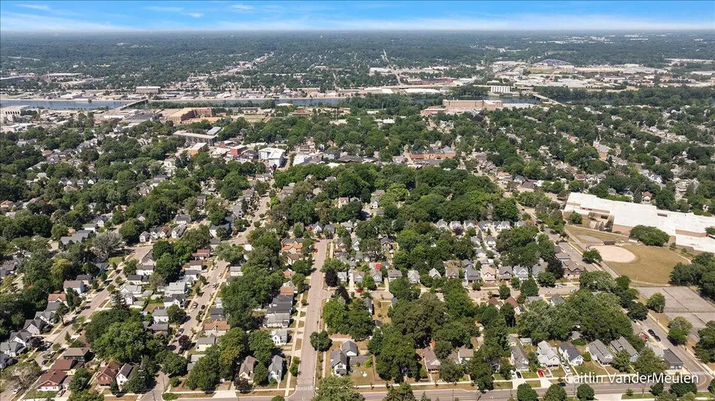 1501 College Avenue NE Grand Rapids City MI 49505