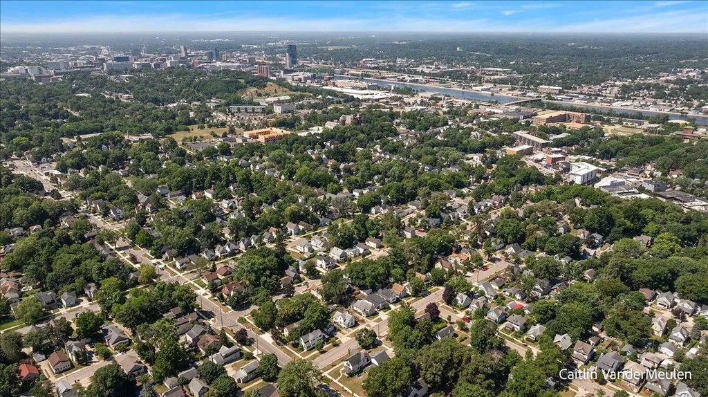 1501 College Avenue NE Grand Rapids City MI 49505