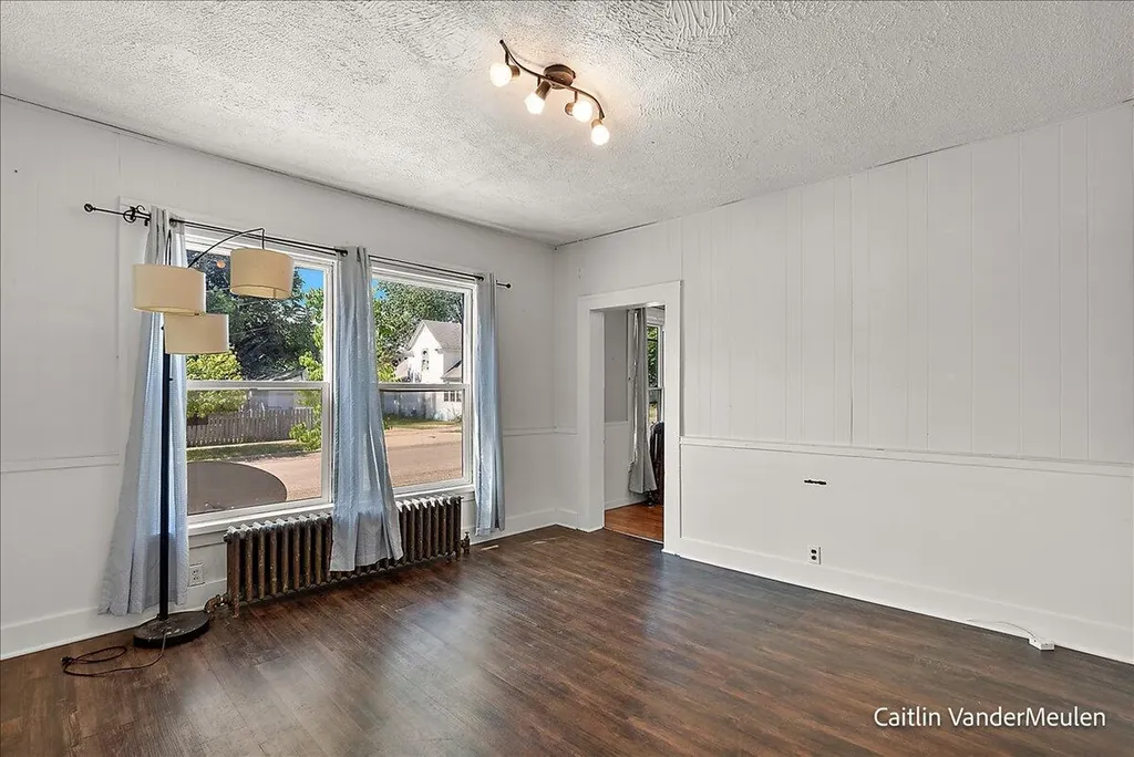 1501 College Avenue NE Grand Rapids City MI 49505