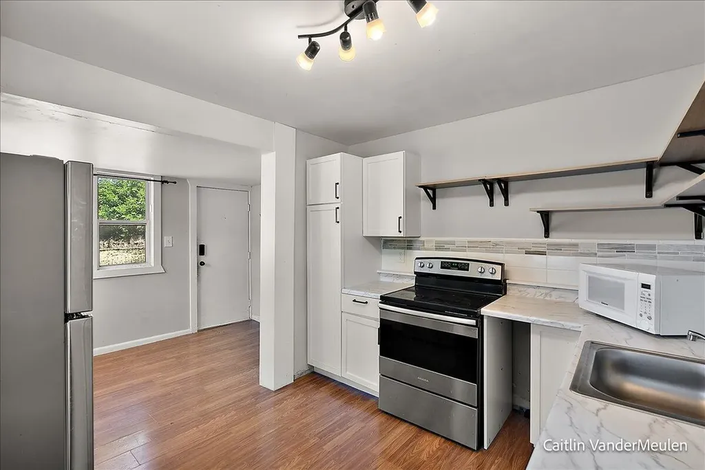 1501 College Avenue NE Grand Rapids City MI 49505