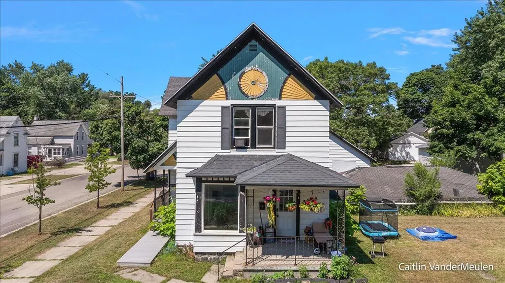 1501 College Avenue NE Grand Rapids City MI 49505