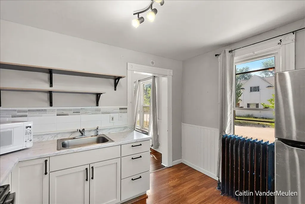 1501 College Avenue NE Grand Rapids City MI 49505