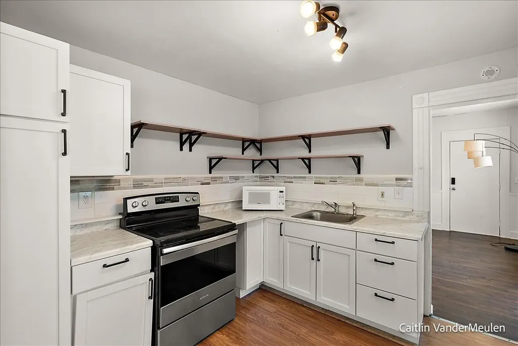 1501 College Avenue NE Grand Rapids City MI 49505