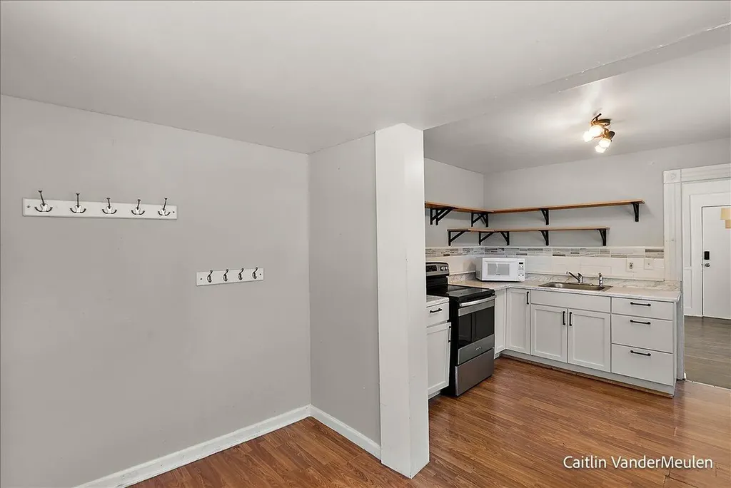 1501 College Avenue NE Grand Rapids City MI 49505