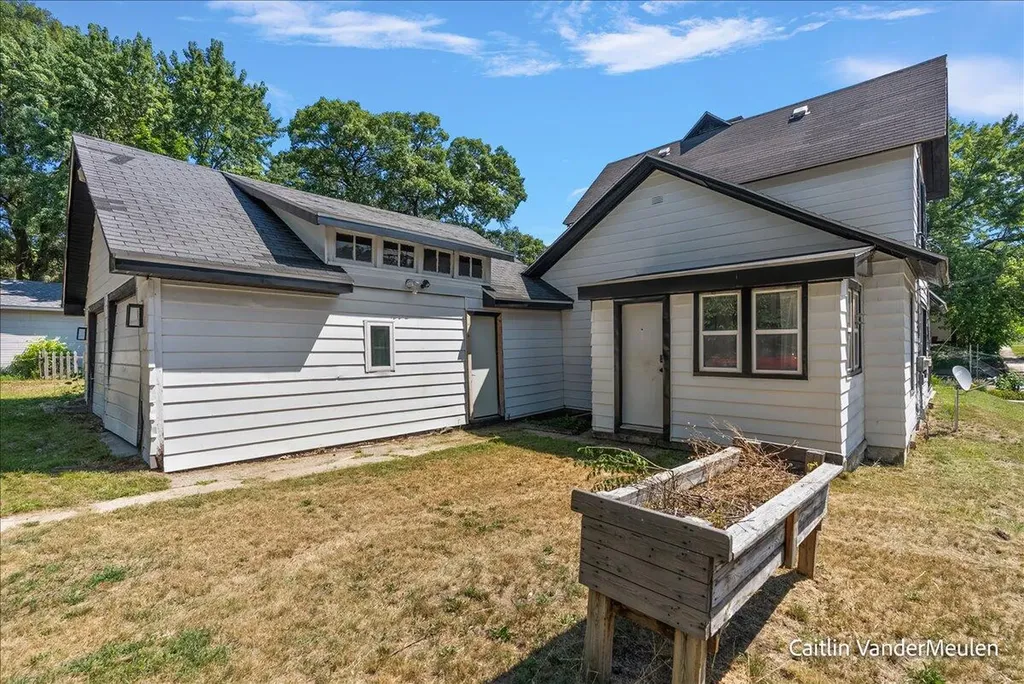 1501 College Avenue NE Grand Rapids City MI 49505