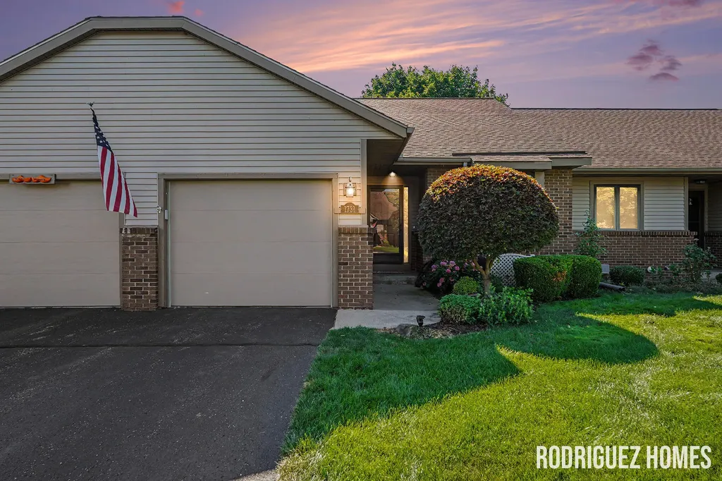 1731 Lakeview Drive Zeeland Charter Township MI 49464