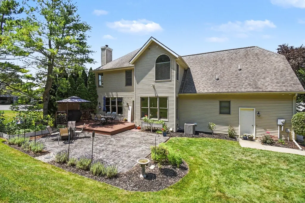 3004 Cooks Meadow Drive NE Grand Rapids Charter Township MI 49525