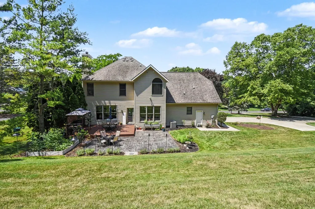 3004 Cooks Meadow Drive NE Grand Rapids Charter Township MI 49525
