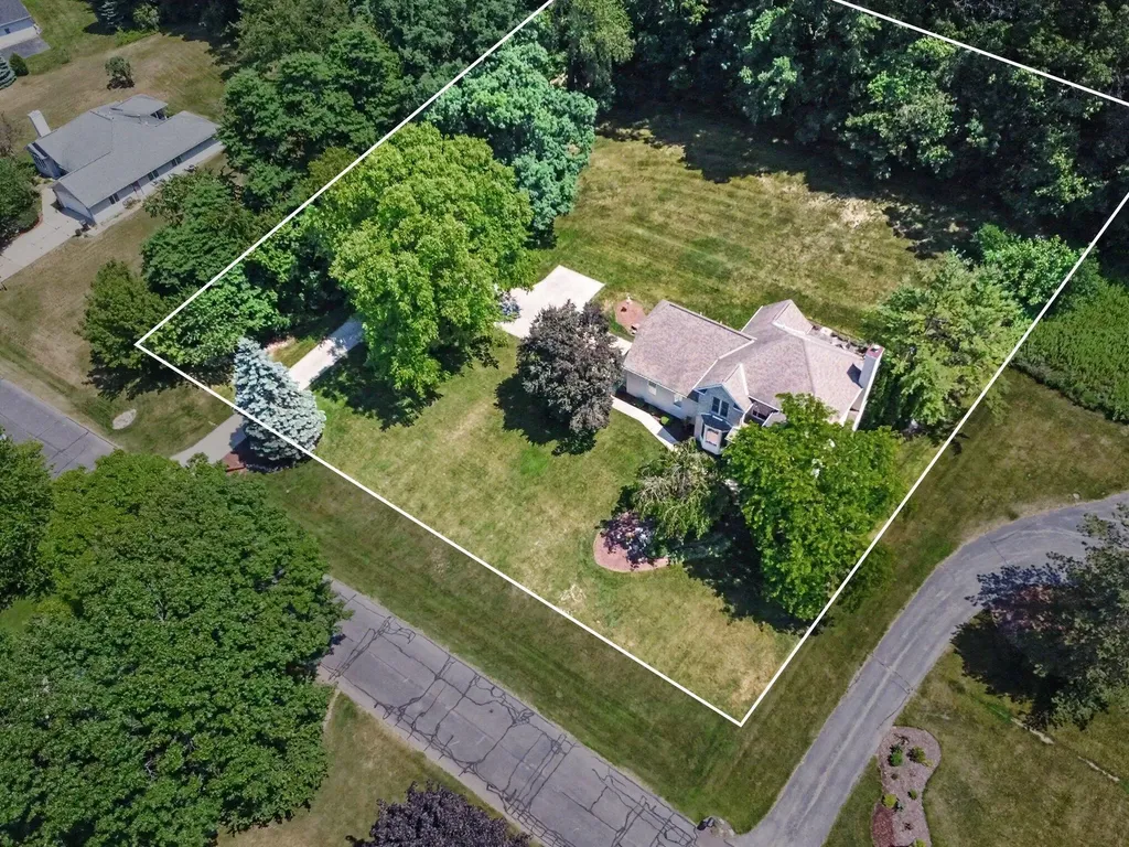 3004 Cooks Meadow Drive NE Grand Rapids Charter Township MI 49525