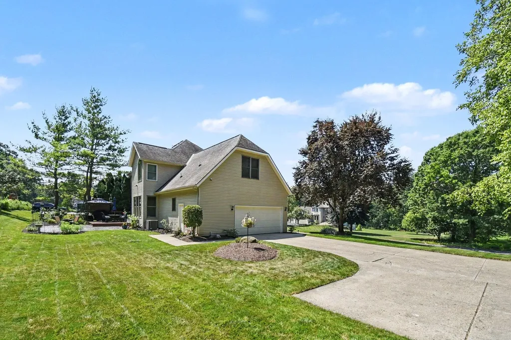 3004 Cooks Meadow Drive NE Grand Rapids Charter Township MI 49525