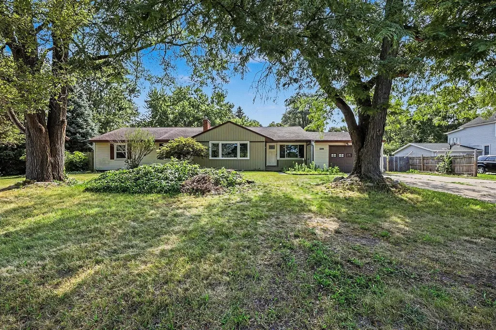 3346 Dean Lake Avenue NE Grand Rapids Charter Township MI 49525