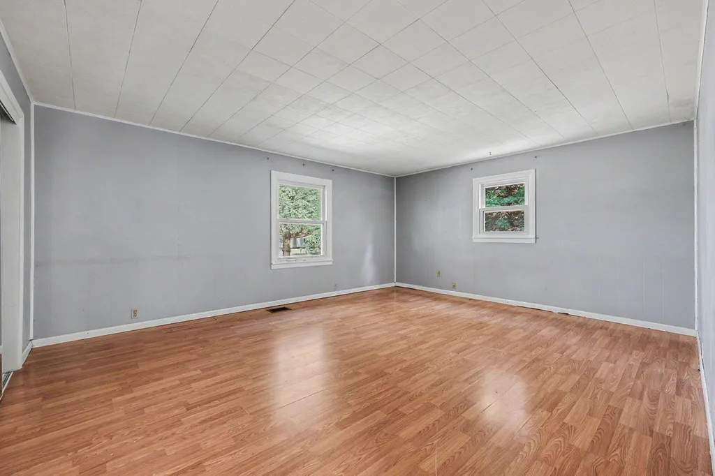 3346 Dean Lake Avenue NE Grand Rapids Charter Township MI 49525