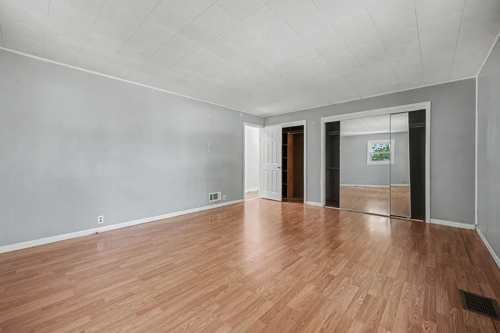 3346 Dean Lake Avenue NE Grand Rapids Charter Township MI 49525