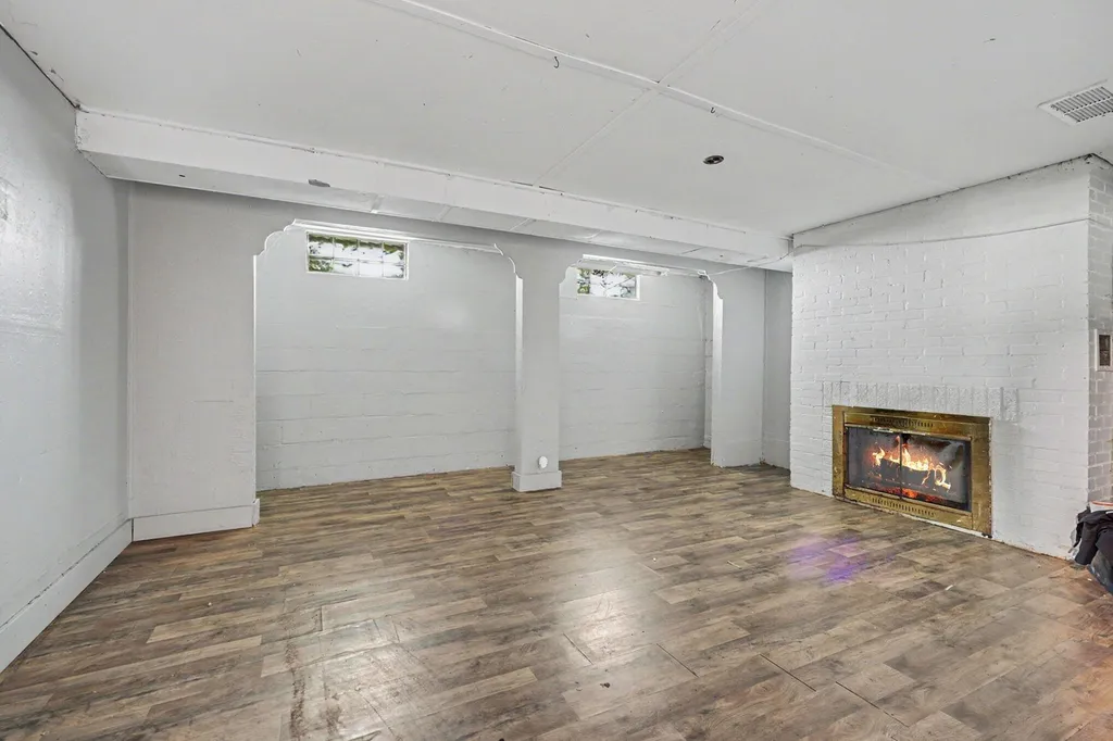3346 Dean Lake Avenue NE Grand Rapids Charter Township MI 49525