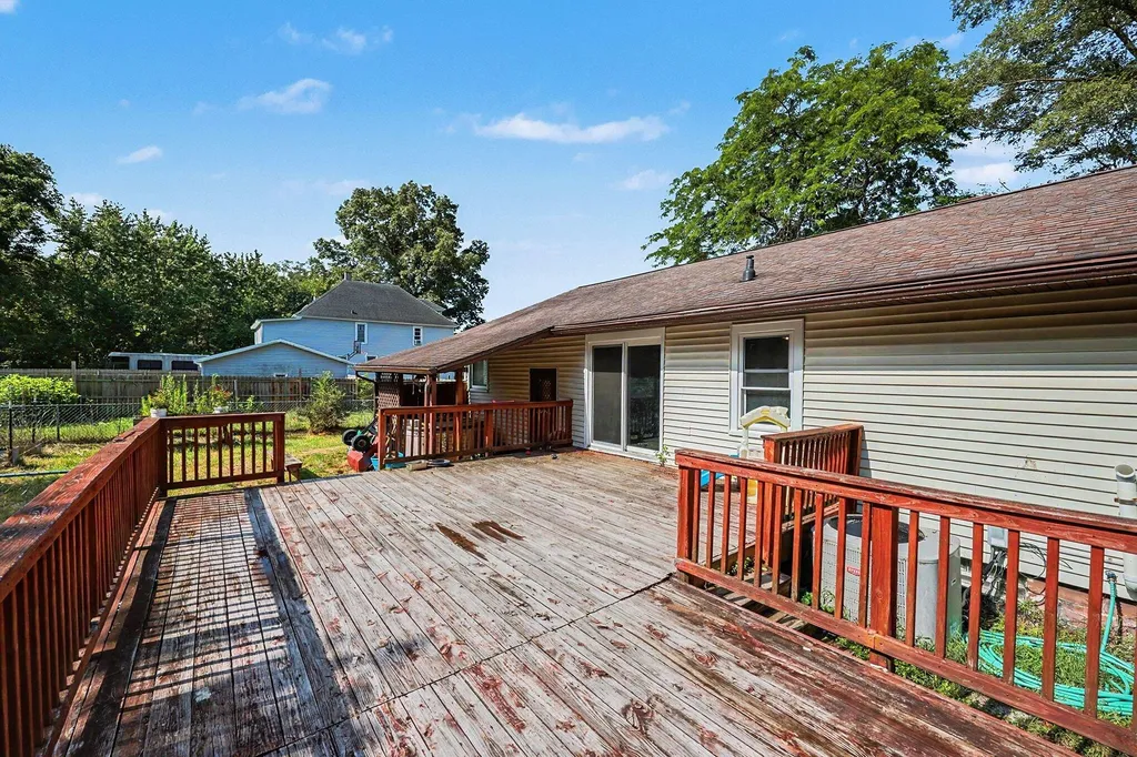 3346 Dean Lake Avenue NE Grand Rapids Charter Township MI 49525