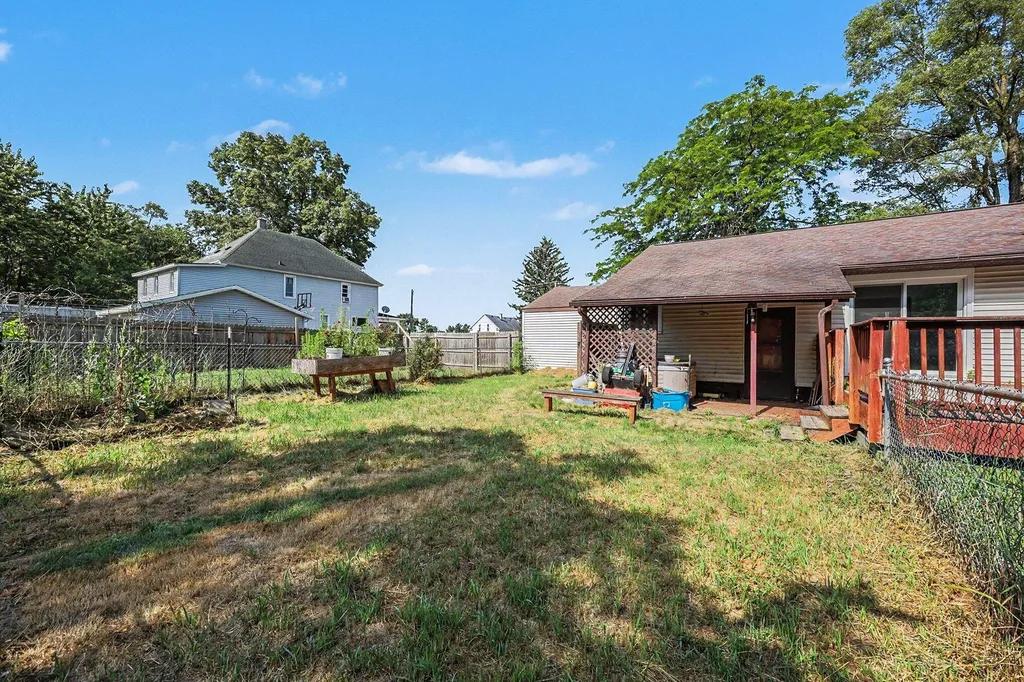 3346 Dean Lake Avenue NE Grand Rapids Charter Township MI 49525