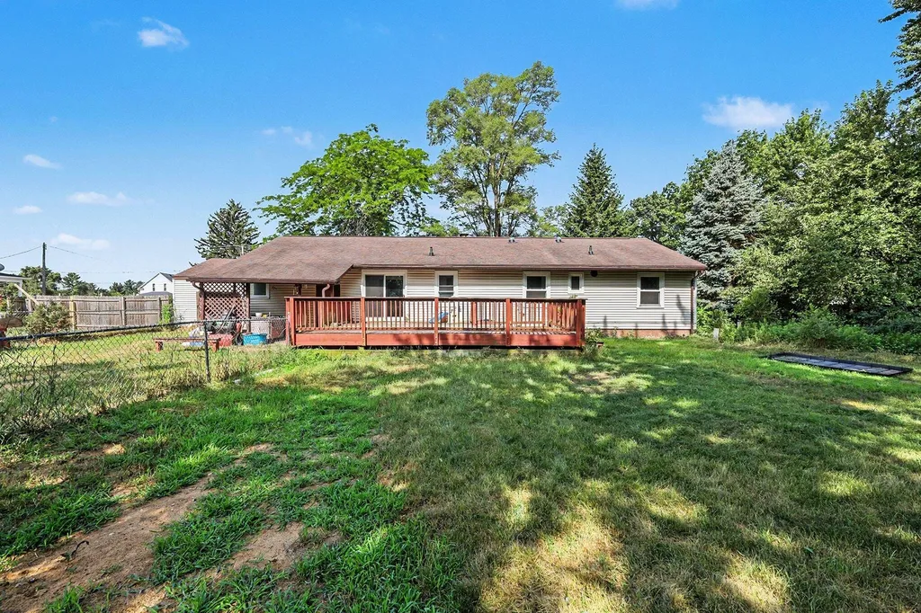 3346 Dean Lake Avenue NE Grand Rapids Charter Township MI 49525