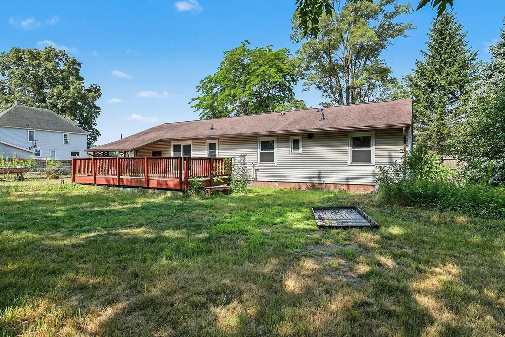 3346 Dean Lake Avenue NE Grand Rapids Charter Township MI 49525