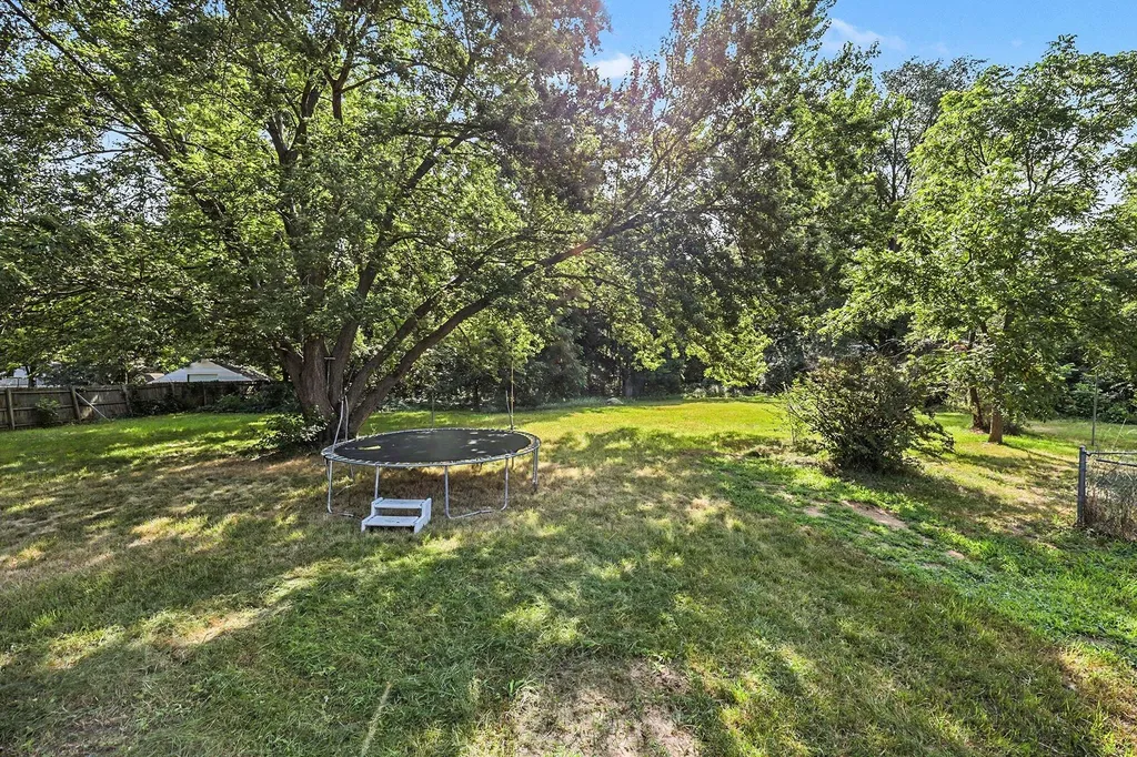 3346 Dean Lake Avenue NE Grand Rapids Charter Township MI 49525