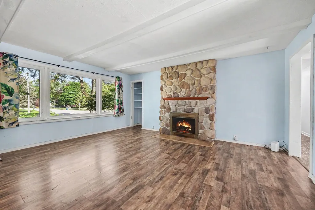 3346 Dean Lake Avenue NE Grand Rapids Charter Township MI 49525