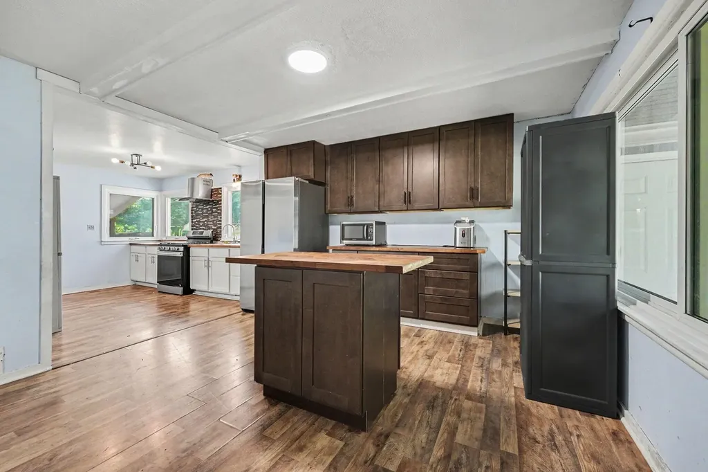 3346 Dean Lake Avenue NE Grand Rapids Charter Township MI 49525