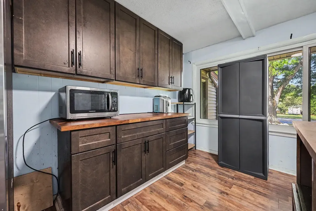 3346 Dean Lake Avenue NE Grand Rapids Charter Township MI 49525