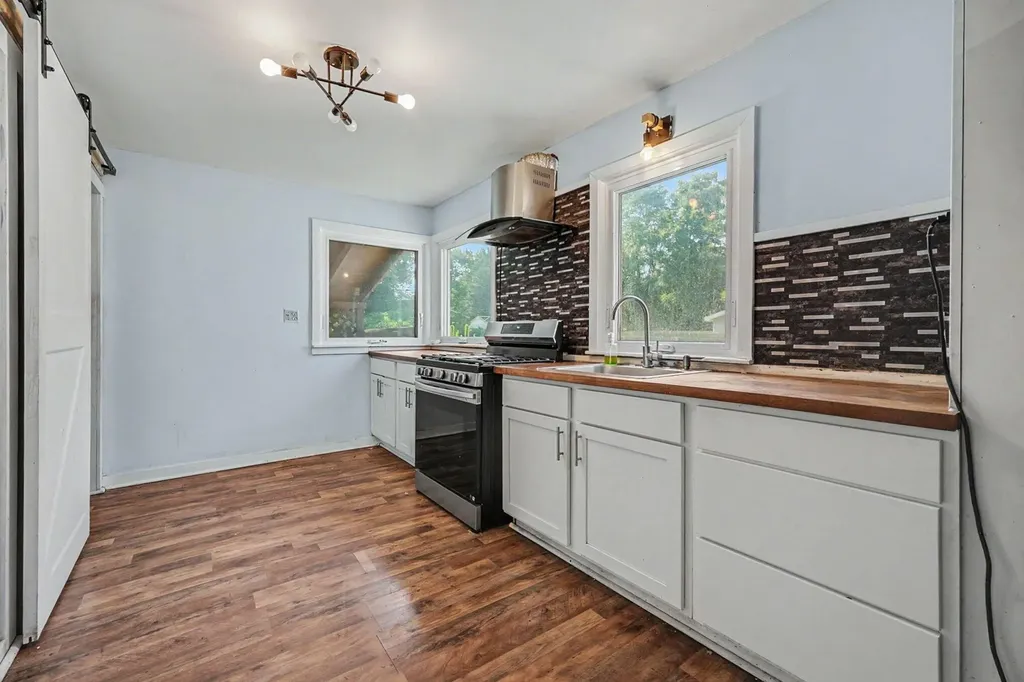 3346 Dean Lake Avenue NE Grand Rapids Charter Township MI 49525