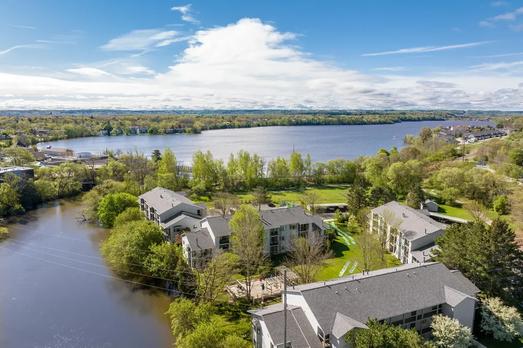 621 Riverine Drive Unknown City MI 49684