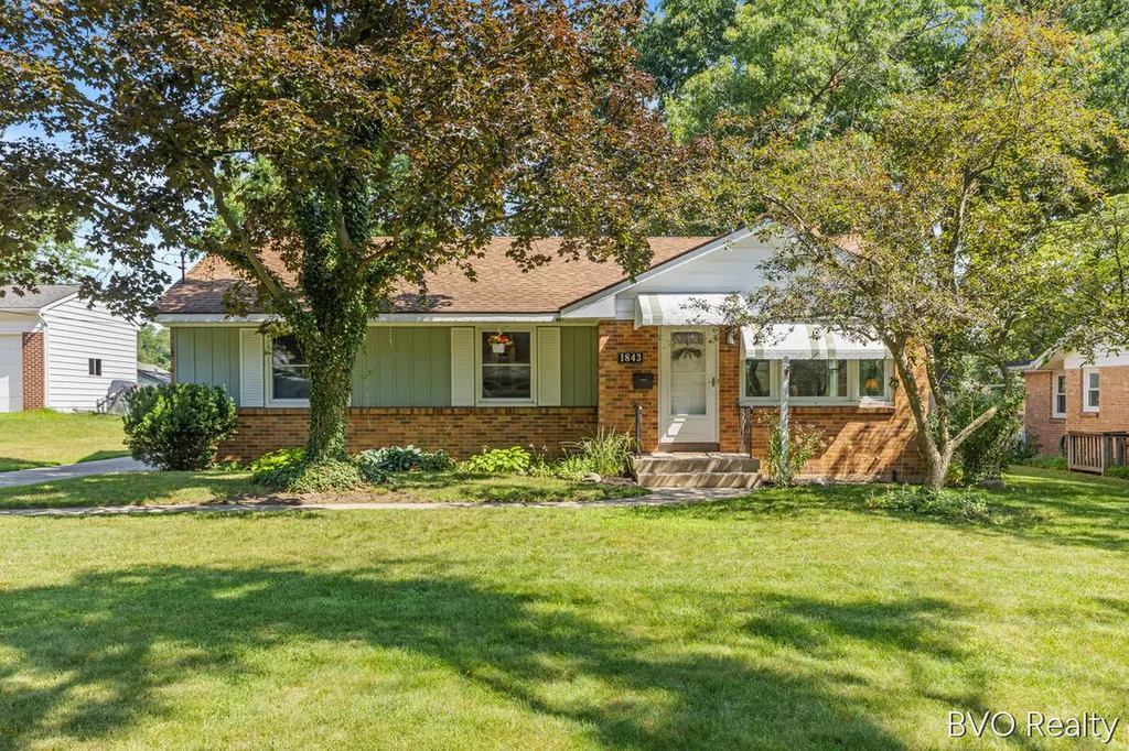 1843 Plymouth Terrace SE Grand Rapids City MI 49506