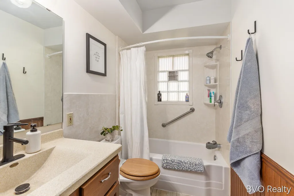 1843 Plymouth Terrace SE Grand Rapids City MI 49506