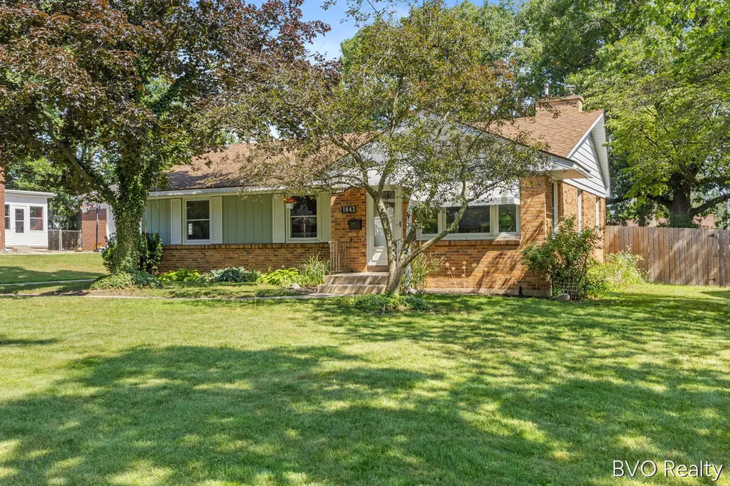1843 Plymouth Terrace SE Grand Rapids City MI 49506