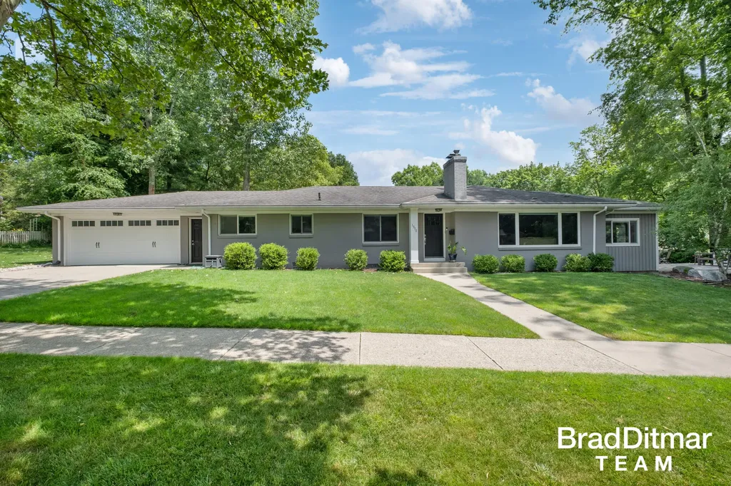 1350 Lake Grove Avenue SE East Grand Rapids City MI 49506