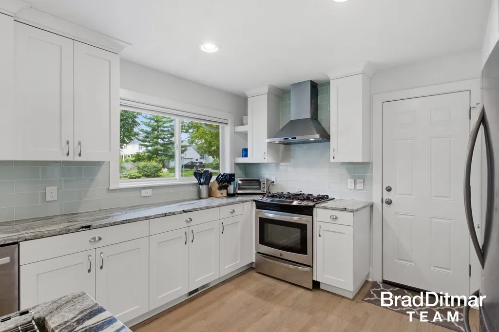 1350 Lake Grove Avenue SE East Grand Rapids City MI 49506