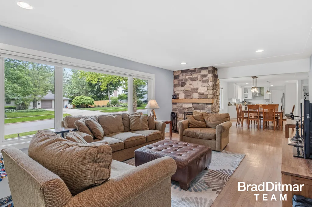 1350 Lake Grove Avenue SE East Grand Rapids City MI 49506